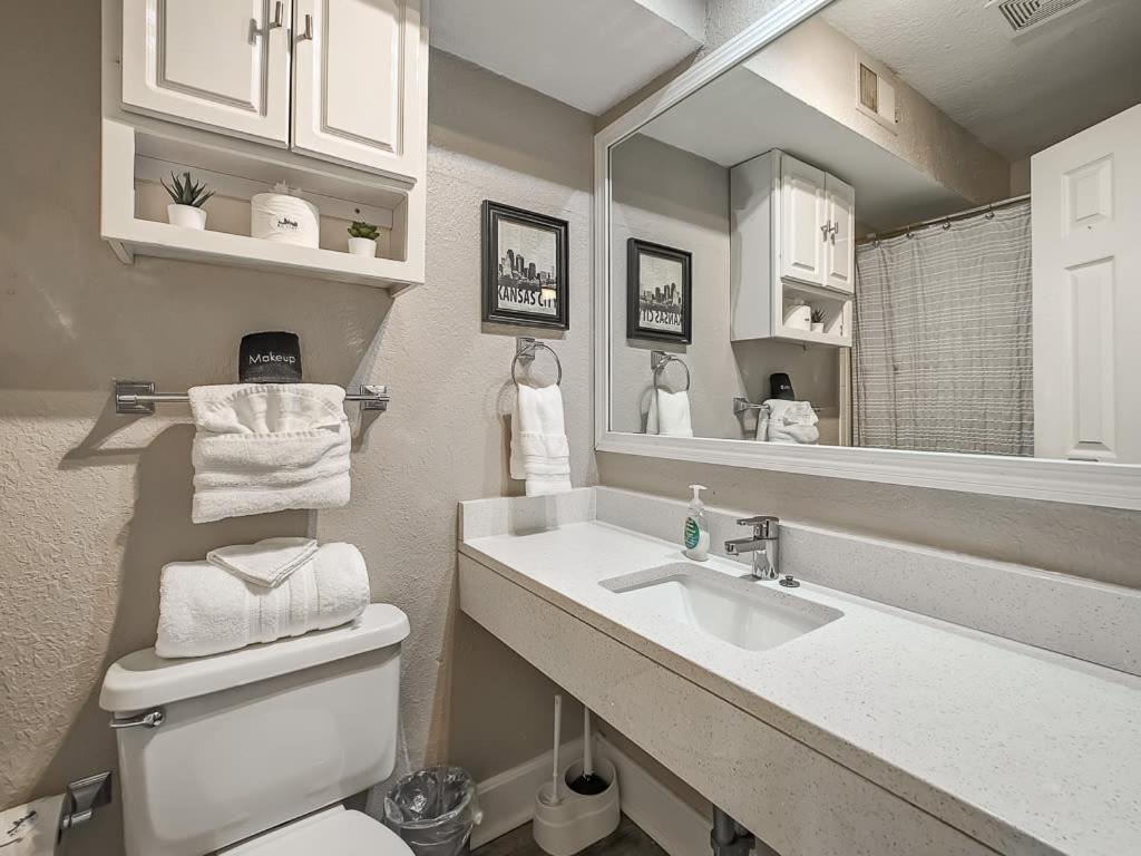 Heart Of Westport 1Br Villa แคนซัสซิตี ภายนอก รูปภาพ